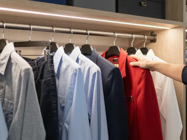 Osvětlení šatny v ložnici: praktická řešení pro každodenní pohodlí